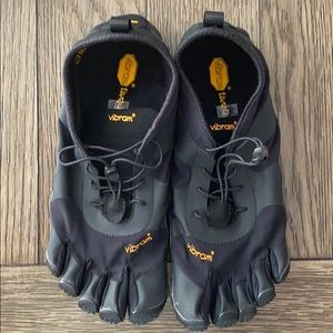 Vibram Men's V-Alpha Black Hiking Shoe